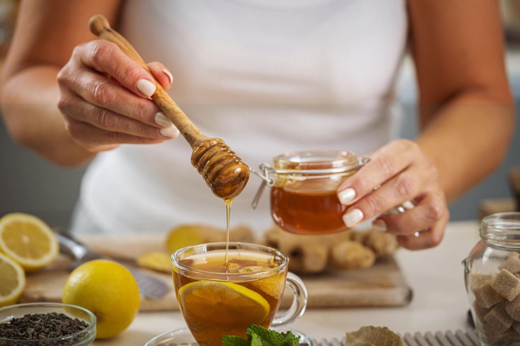 Make Ginger and Lemon Honey Tea 